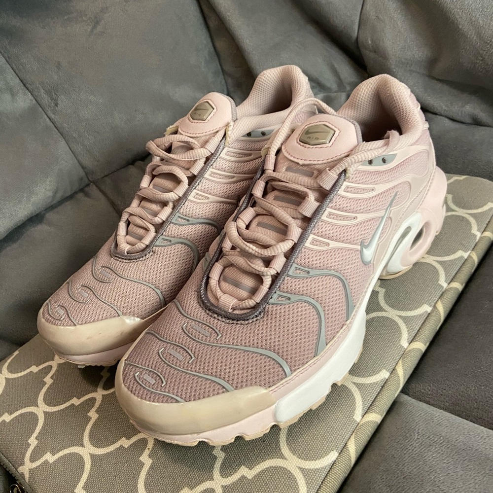 Nike Air Max Plus GS ‘Barely Rose’ (sz 6Y) - Picture 5 of 15